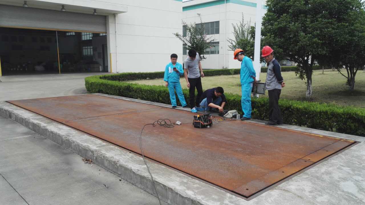 電子地磅維修現場